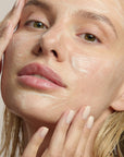 wegańskiej serum z ceramidami, naturalne serum z ceramidami, serum wzmacniające barierę hydrolipidową, serum odbudowującej barierę, serum przeciwzmarszczkowe z ceramidami, serum odbudowujące z ceramidami, serum z peptydami, serum odżywcze, serum odmładzające, serum z efektem glow, glow serum, serum z efektem tafli, serum peptydowe, serum ceramidowe, esencja do twarzy, esencja z ceramidami, esencja z peptydami, esencja peptydowa, mleczny tonik do twarzy, serum naprawcze, mleczna esencja, nawilżająca esencja