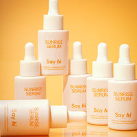 Sunrise Serum, Say hi serum, serum ujędrniające, serum wegańskie, serum przeciwzmarszczkowe, serum rozświetlające, serum z witaminą C, serum na dzień, serum do cery normalnej, serum do cery dojrzałej, serum do cery wrażliwej, serum do cery suchej, serum z peptydami, najlepsze serum, serum do twarzy, pielęgnacja twarzy, pielęgnacja przeciwzmarszczkowa, pielęgnacja ujędrniająca, pielęgnacja z witaminą C